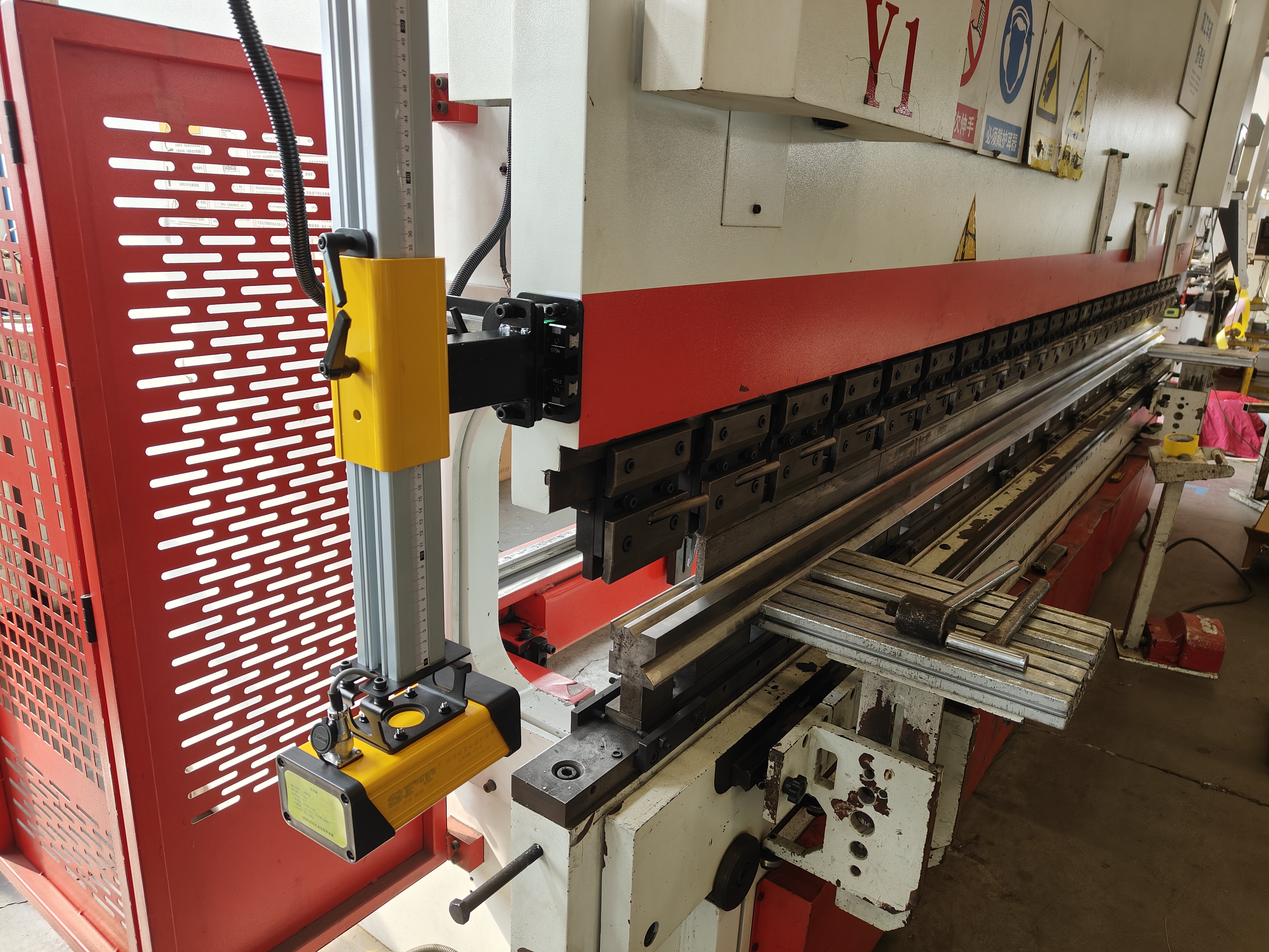 折彎機激光保護裝置功能特點與應用場景